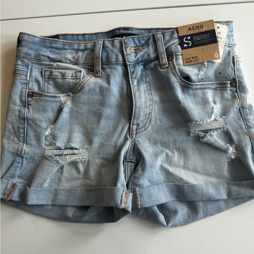 AERO Low rise mid Seriously Stretchy Shorts Size 6 NWT